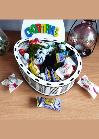 Подарочный боксик киндер с конфетами и мягкой игрушкой для девушки или ребенка (ar122) No Brand (315888755)