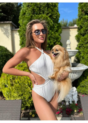 Белый летний женский сплошной купальник с вырезами / элегантный женский монокини белое хальтер-плиссе / женский стильный купальник белый No Brand