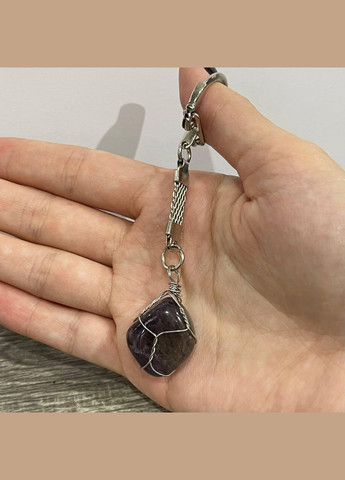 Крупний кулон з натуральним каменем Аметист природної форми в обплетенні на брелоку в подарунковій коробочці Овен (331291785)