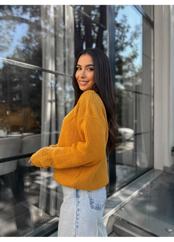 Горчичный демисезонный вязаный женский свитер с низким сиреневым горлом 00379 No Brand