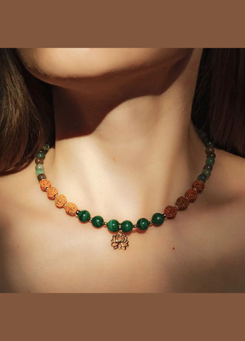 Чокер природный камень Малахит, Рудракша, Индийский Агат, фур-ра гип-ный сплав цвет золото d-8-6мм+- L-40-45см No Brand агат, малахит латунь золото (301535126)