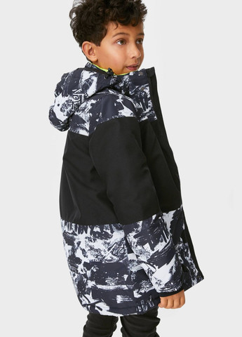 Черная зимняя лыжная куртка для мальчика черная 2092722 C&A