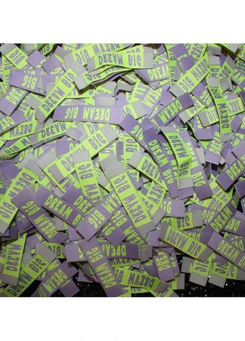 Бирка жакардова "Dream big" лілового кольору з зеленим лого (4985) No Brand (335812024)