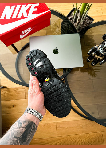 Черные демисезонные кроссовки мужские nike air max plus black/metallic silver | найк аир макс плюс черные No Brand