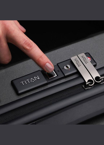 Чемодан на 4 колесах X-Ray Pro Atomic Steel S с USB 40л (Ti700926-85) Titan (322207098)