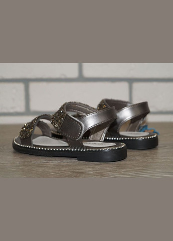 Серые босоножки для девочки со стразиками и яркими камешками серые YTOP со стразами, с камнями