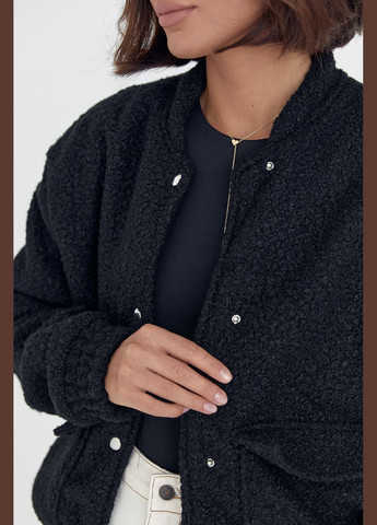 Чорна демісезонна жіноча куртка з букле на кнопках 02760 Lurex