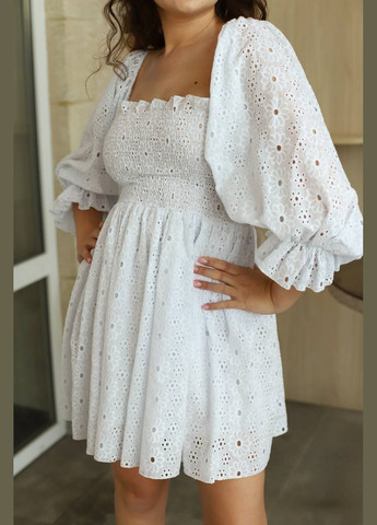 Белое кэжуал изысканное летнее платье с длинным рукавом с открытыми плечами Adelante однотонное