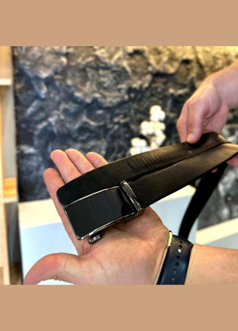 Мужской кожаный ремень с пряжкой автомат 3733 No Brand (359380818)