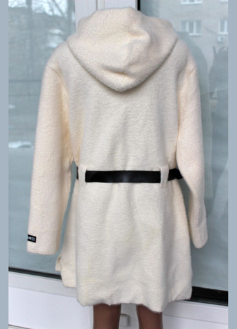 Молочное демисезонное Пальто женское альпака молочного цвета однобортное No Brand