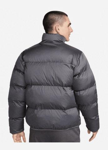 Серая демисезонная куртка мужская sportswear club puffer fb7368-068 primaloft зима серая Nike