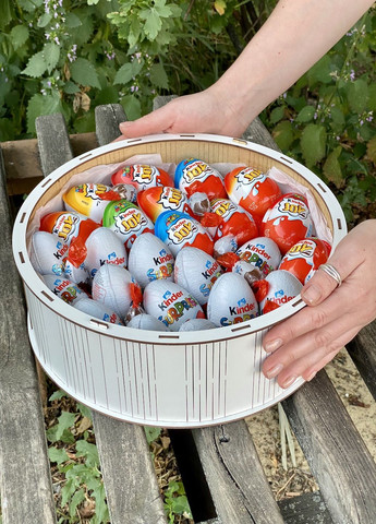 Подарунковий Kinder-бокс c кіндер - сюрпризами для дівчини, мами, дитини або коханої діаметр 33 см XL Ohmybuket (343051932)