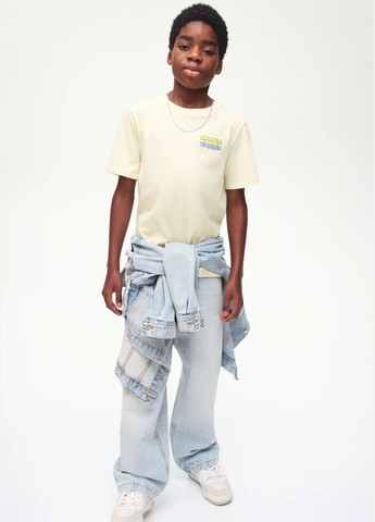 Светло-желтая летняя футболка для мальчика желтая со смайликами H&M