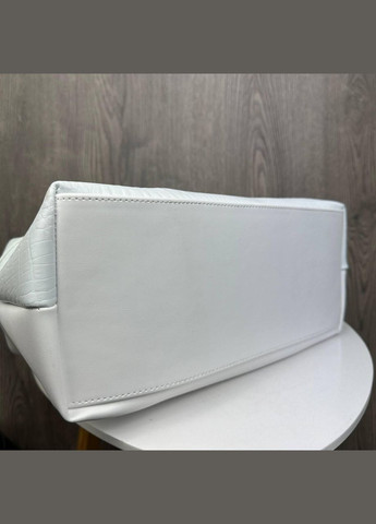 Большая сумка саквояж рептилия тиснение на плечо из экокожи белая (sku_1420Б) No Brand (330576195)