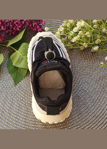 Черные всесезонные кроссовки весна-лето lwt черные с белым. No Brand