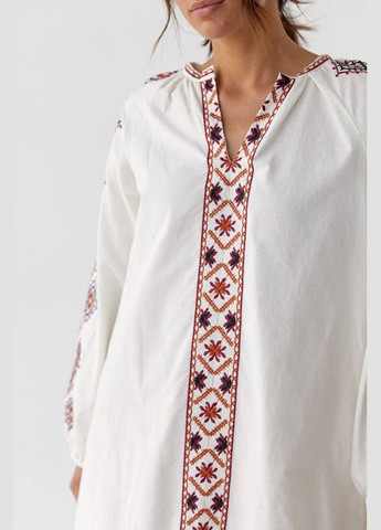 Белое повседневный платье-вышиванка рубашка Garna с орнаментом