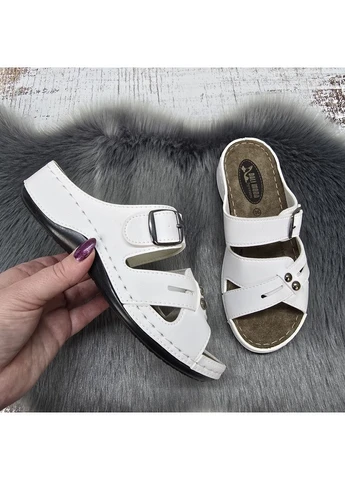 Белые шлепанцы женские moda бежевые эко-кожа с пряжками DaLi