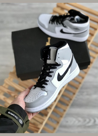 Серые всесезонные кроссовки мужские и женские nike jordan 1 retro smoke grey | найк аир джордан 1 ретро смоук серые No Brand