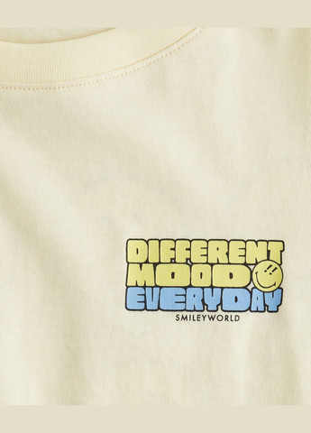 Светло-желтая летняя футболка для мальчика желтая со смайликами H&M