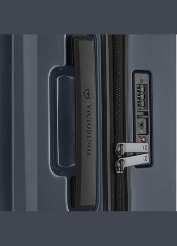 Валіза Travel Airox Dark Blue L 98 л Vt610927 Victorinox (316619781)