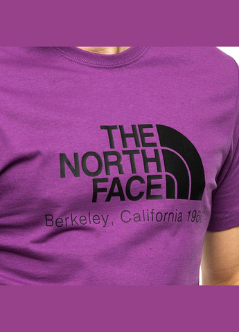 Фіолетова футболка berkeley californiа nf0a55gelv11 The North Face