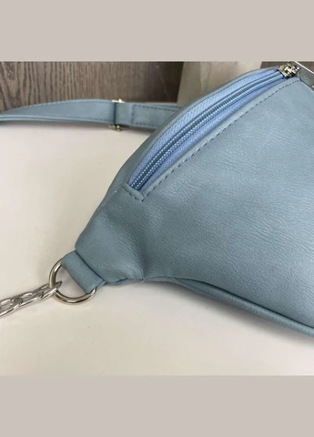 Жіноча бананка сумка на груди з блакитним ланцюжком. No Brand (298997686)