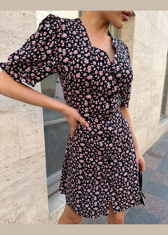 Черное очень лёгкое летнее платье в цветочном принте из натуральной ткани, повседневное черное платье с коротким рукавом No Brand с цветочным принтом