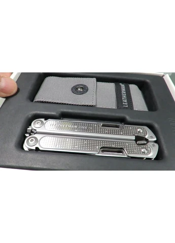 Мультитул Free P4, нейлоновый чехол, 21 функция, полноразмерный, сталь 420HC Leatherman (396733093)