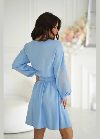Голубое льняное платье с вышивкой и поясом No Brand