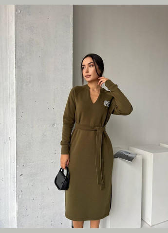 Оливковое (хаки) платье с поясом на флисе цвета хаки 29379 No Brand однотонное
