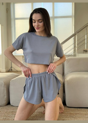 Сіра всесезон літня піжама з шортами та футболкою піжама жіноча в рубчик сірого кольору. піжамний комплект для сну No Brand