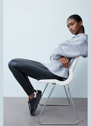 Черные демисезонные леггинсы из эко кожи H&M