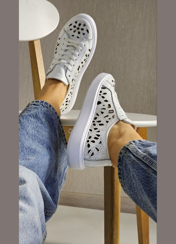 Білі кеди з зерфорацією No Brand