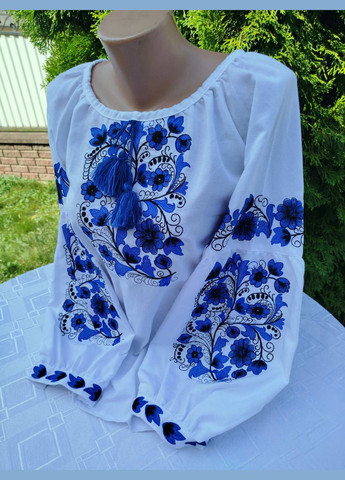 Синяя женская вышитая рубашка на льне с красным орнаментом "нежная" с красным на льне 48 Прикарпатські Вишиванки узор цветочный прямой хлопок (324250346)