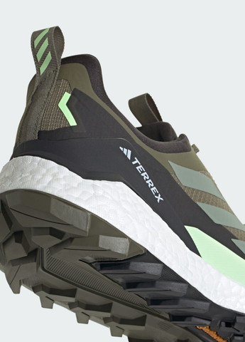 Зелені всесезон туристичні кросівки terrex free hiker 2.0 low gore-tex adidas