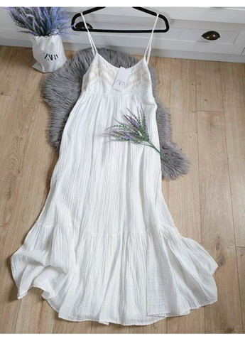 Белое платье из хлопкового муслина с вышивкой Zara