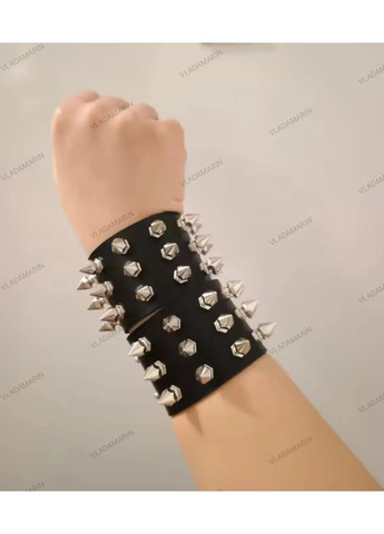 Браслет на руку з металевими шипами,готичний,панк-рок браслет з трьома рядами фігурних шипів No Brand (367838112)