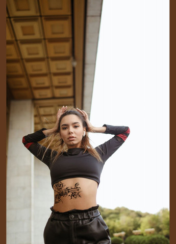 Тимчасове водостійке тату "Пістолет у трояндах" No Brand (312538028)