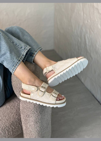 Бежевые босоножки из эко-лака с тремя пряжками No Brand