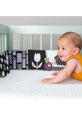 Розвивальна книжка-розкладачка колекції Садик у місті — Зайчики Taf Toys (342753904)