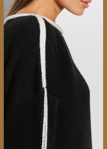 Черный женский вязаный джемпер oversize черный с белой полоской на рукавах Arjen