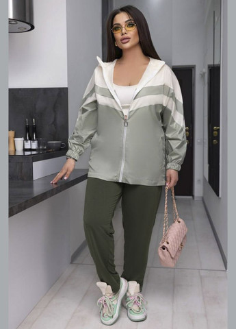 Спортивний костюм жіночий напівбатальний молочно-зеленого кольору Let's Shop (308829229)
