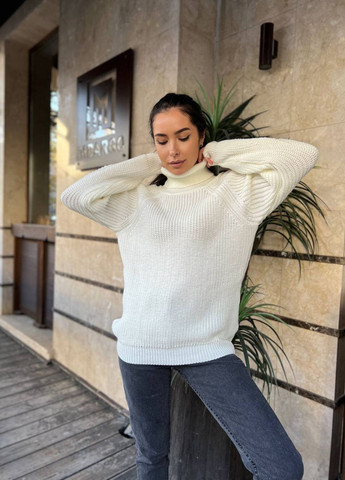 Молочный демисезонный женский свитер однотонный с горловиной и рукавом реглан Allthings