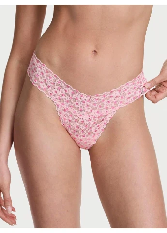 Трусики-стринги женские кружевные Lace Thong Panty розовые Victoria's Secret (349729504)