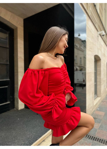 Красное повседневный платье женское с открытыми плечами Україна однотонное