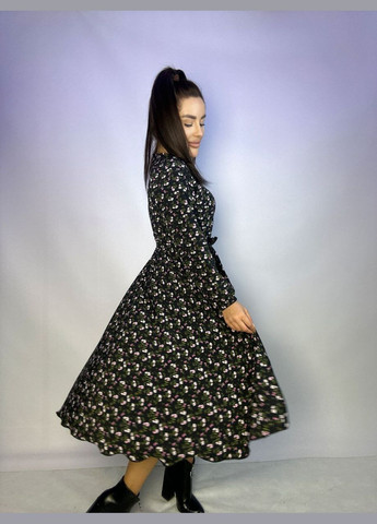 Чорна спортивна жіноча вільна легка сукня з софту а-силует InFashion з квітковим принтом