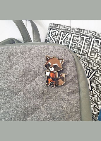 Ракета энот значок с деревьями. Cozy-Up (291162166)