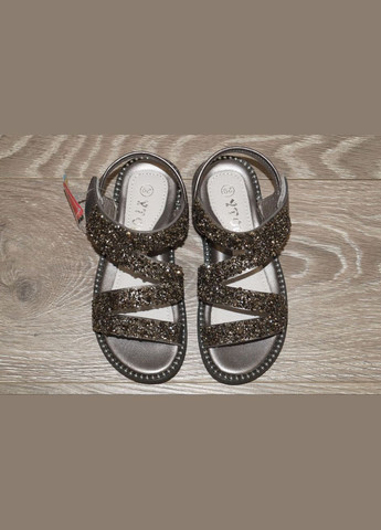 Серые босоножки для девочки со стразиками и яркими камешками серые YTOP со стразами, с камнями