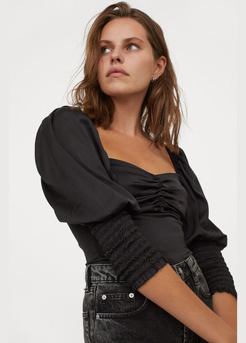 Черная демисезонная блузка с рукавами-буфами для женщины 0888473-002 H&M