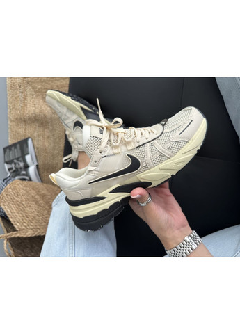 КРОСІВКИ ЖІНОЧІ NIKE V2K RUNTEKK BEIGE / BLACK НАЙК В2К РАНТЕКК No Brand чорні демісезони (367173315)